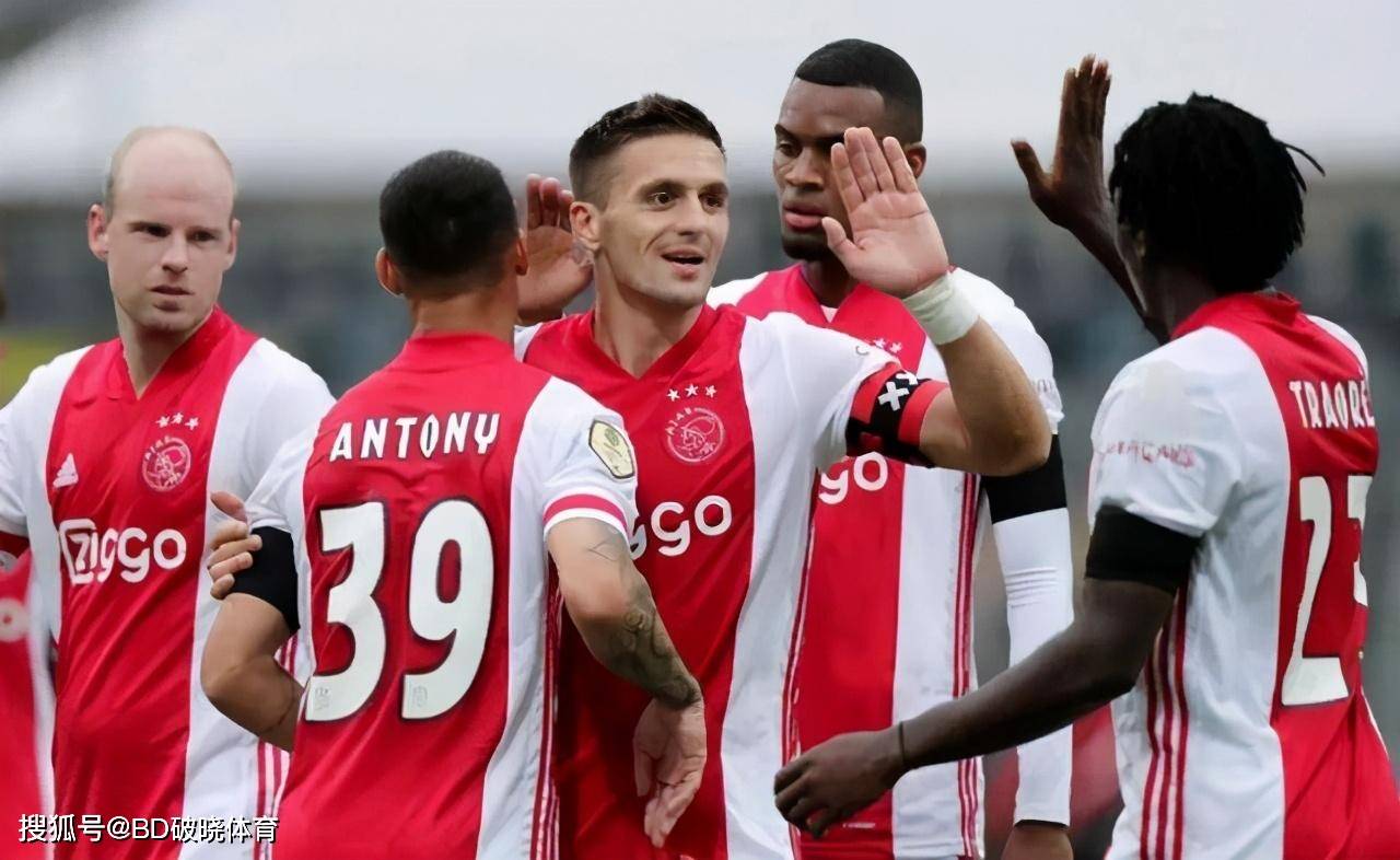 萨中场的重 萨中场的重