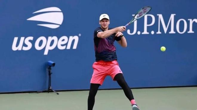 一名年轻球 一名年轻球