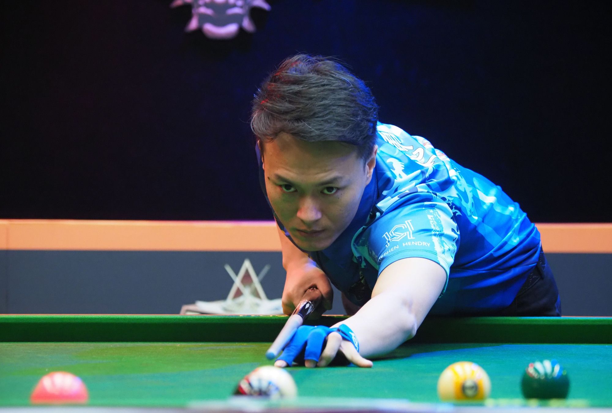 全场瞩目的 全场瞩目的